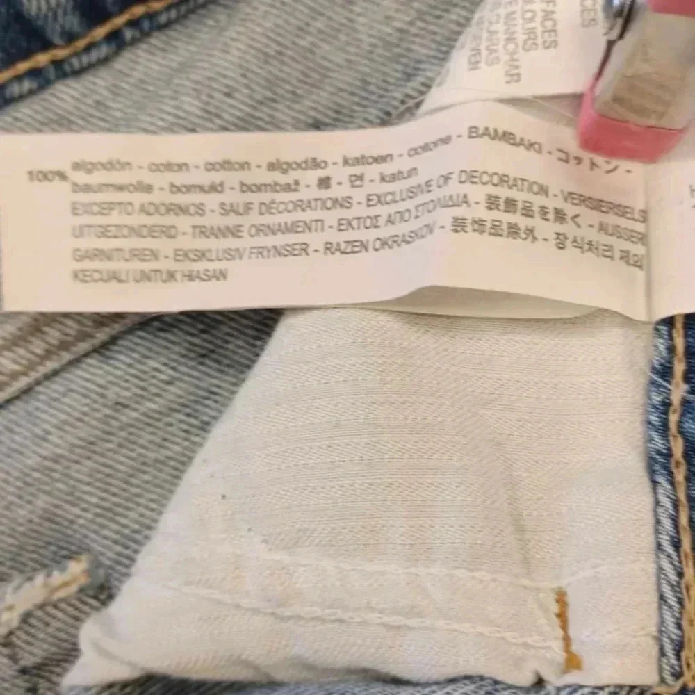 Zara High Rise Distressed Lip Appliqués Patches Denim Shorts Size 02 - Picture 8 of 10